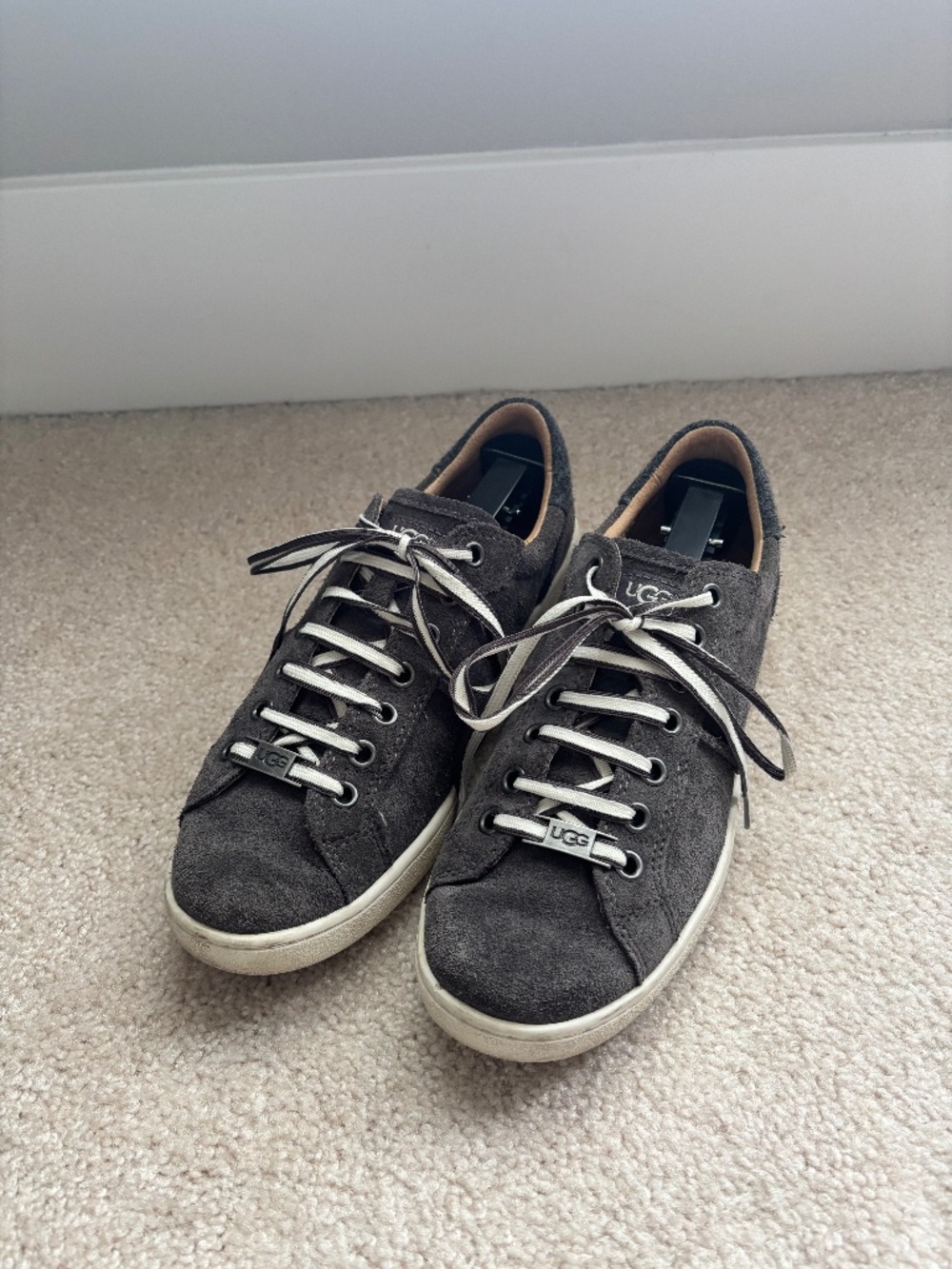 UGG Suede Low Top Sneakers Women’s 8.5 Gray Casual Lace Up Shoes